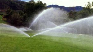 What is sprinkler irrigation, how does it work and what are its advantages