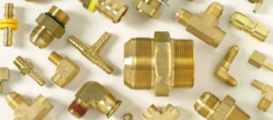 Brass accessories in hydraulic installations for food pipes and high pressure